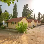 Lodges Shen Nikolla